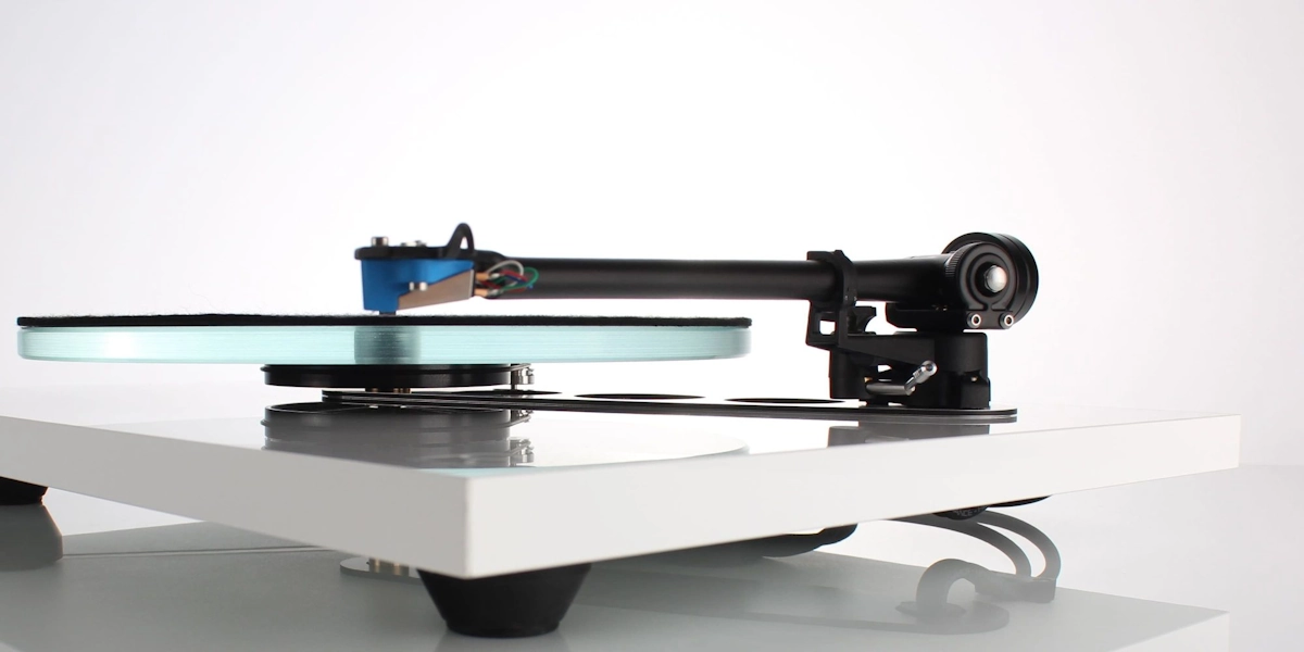 Rega RB330