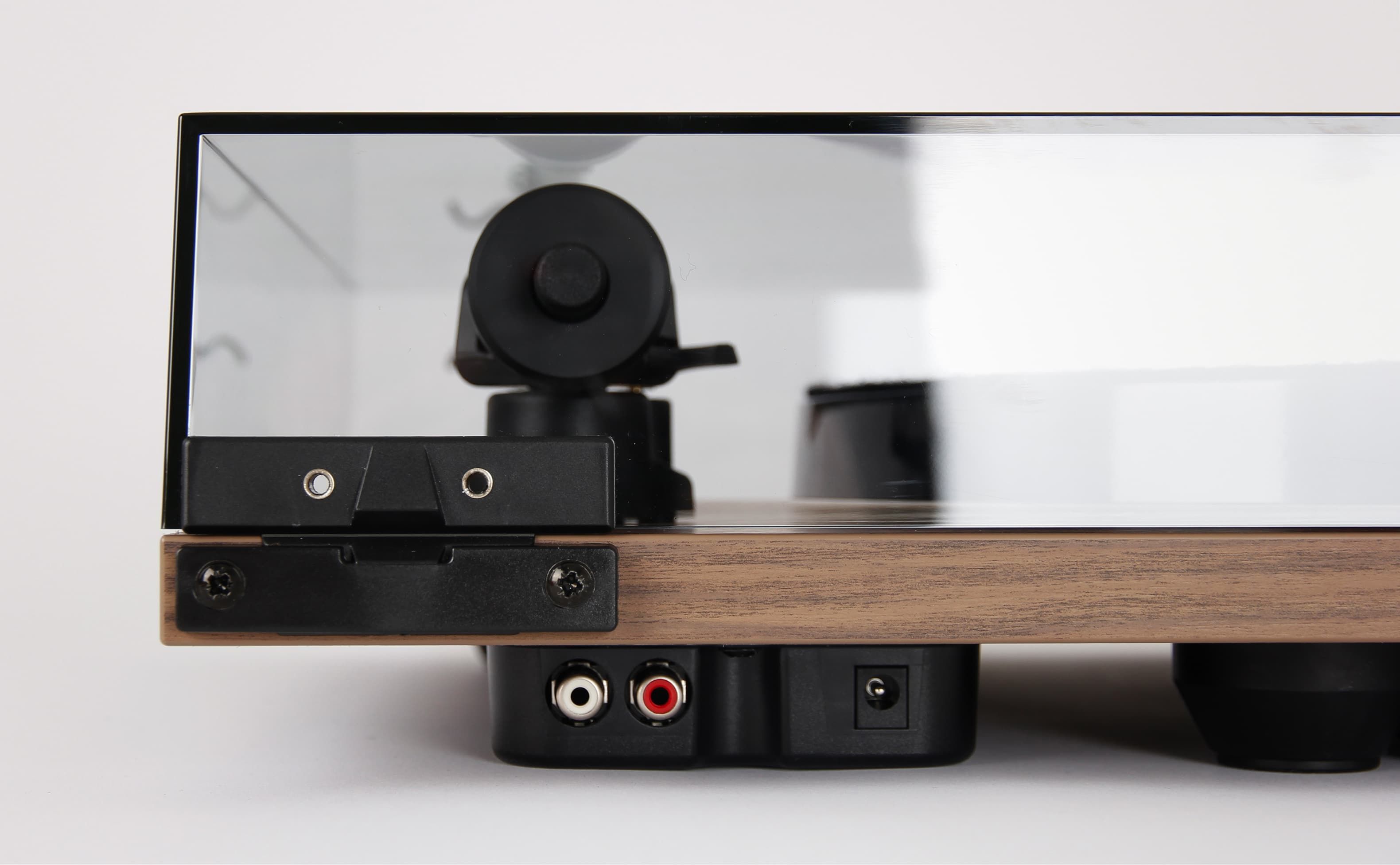 Gramofon s předzesilovačem Rega Planar 1 Plus