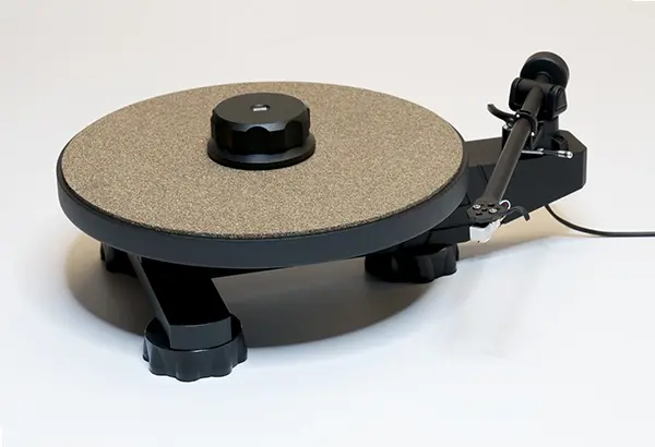 Gramofon AVID Ingenium P&P